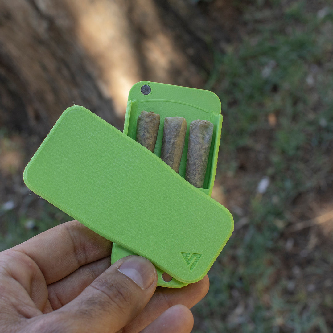 In-Use-Pastel-Lime-Juice-Portable-Cigarette-Holder