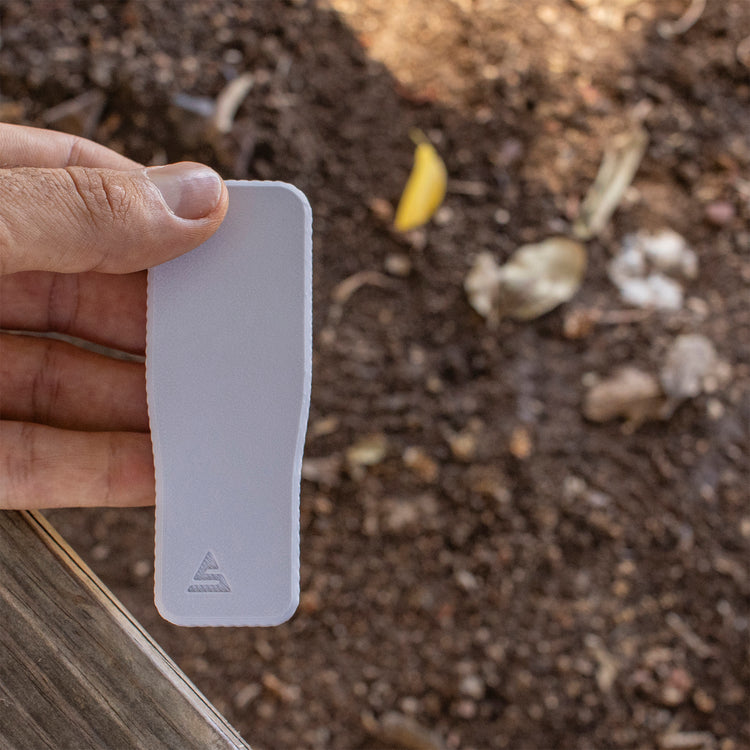 In-Use-White-Portable-Cigarette-Case