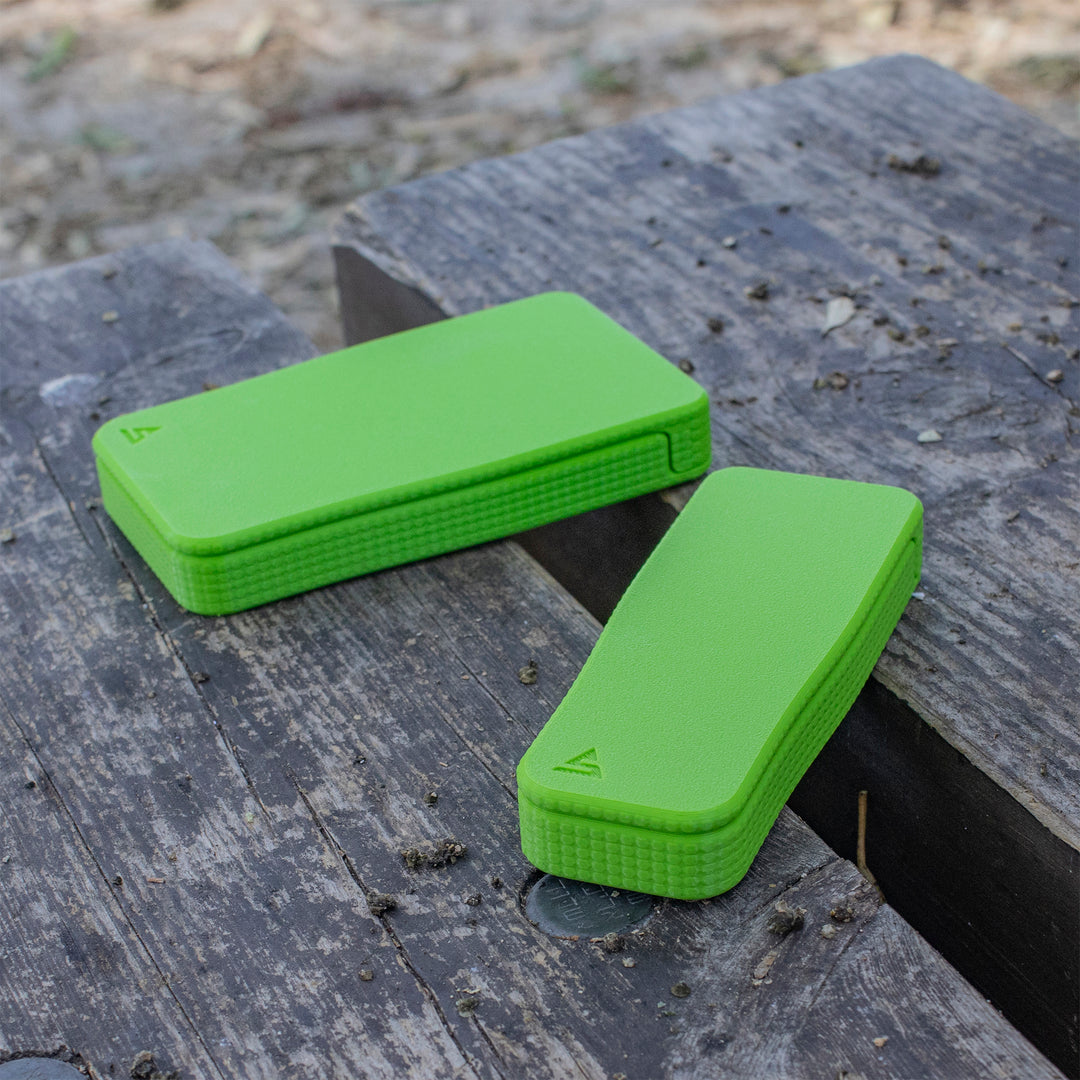 Outside-Apple-Green-King-Size-Joint-Case